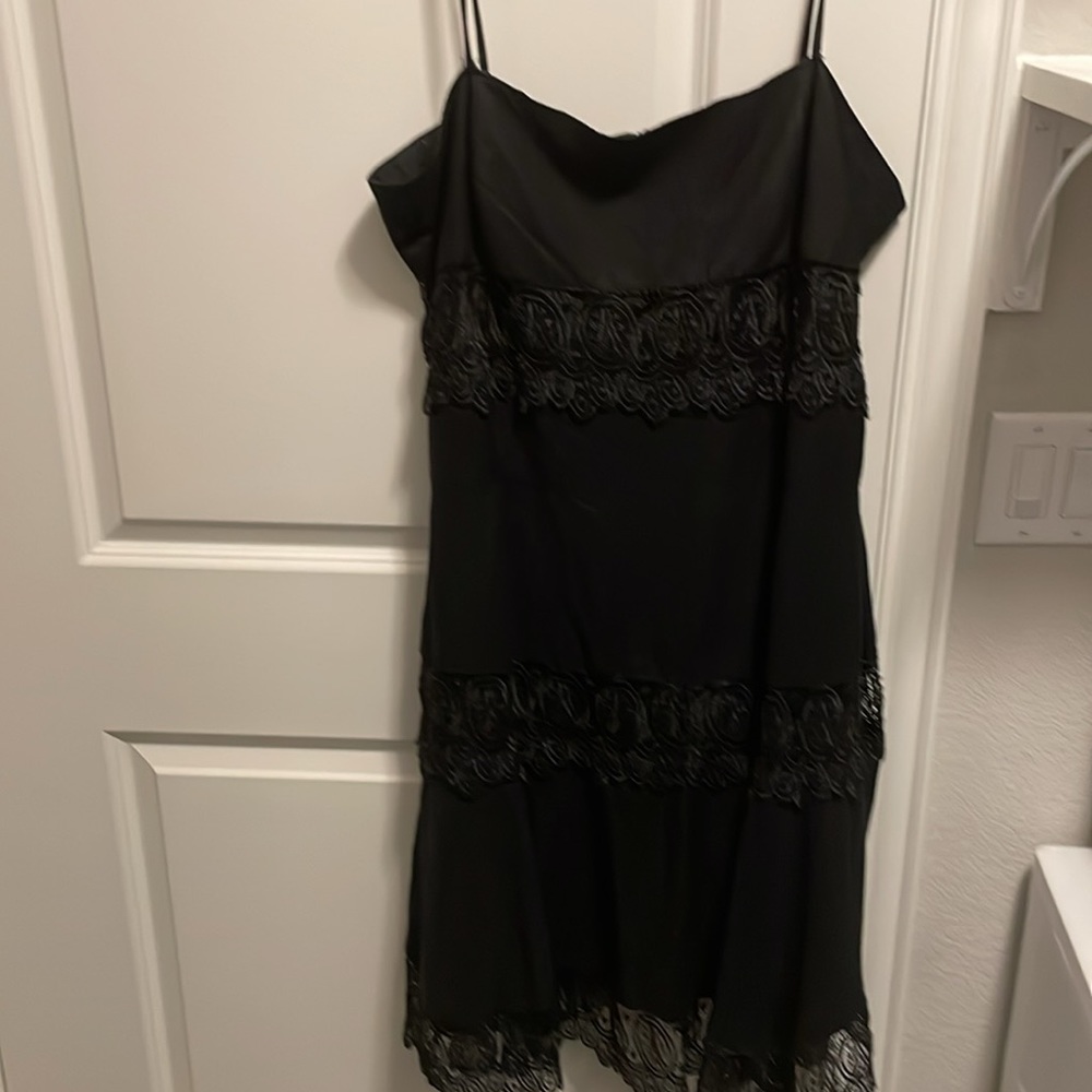 Black sleeveless dress